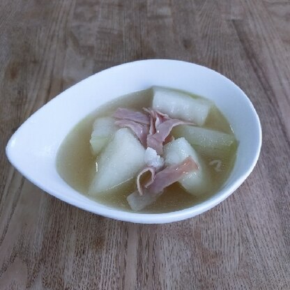 いつも和風味で冬瓜を煮ていましたが、コンソメ味も新しい感覚でとても美味しいです。